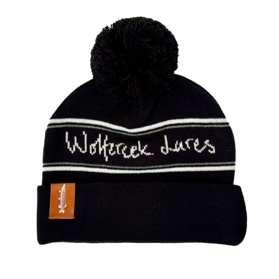 Wolfcreek Classic Logo Pom Pom Beanie - Black/White i gruppen Kläder & Skor / Kepsar & Huvudbonader / Mössor hos Sportfiskeprylar.se (WCL-05-POMPOM-01-BLK-WHT)