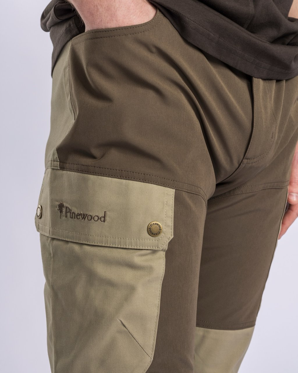 Pinewood Finnveden Trail Hybrid Byxor Black/Mossgreen